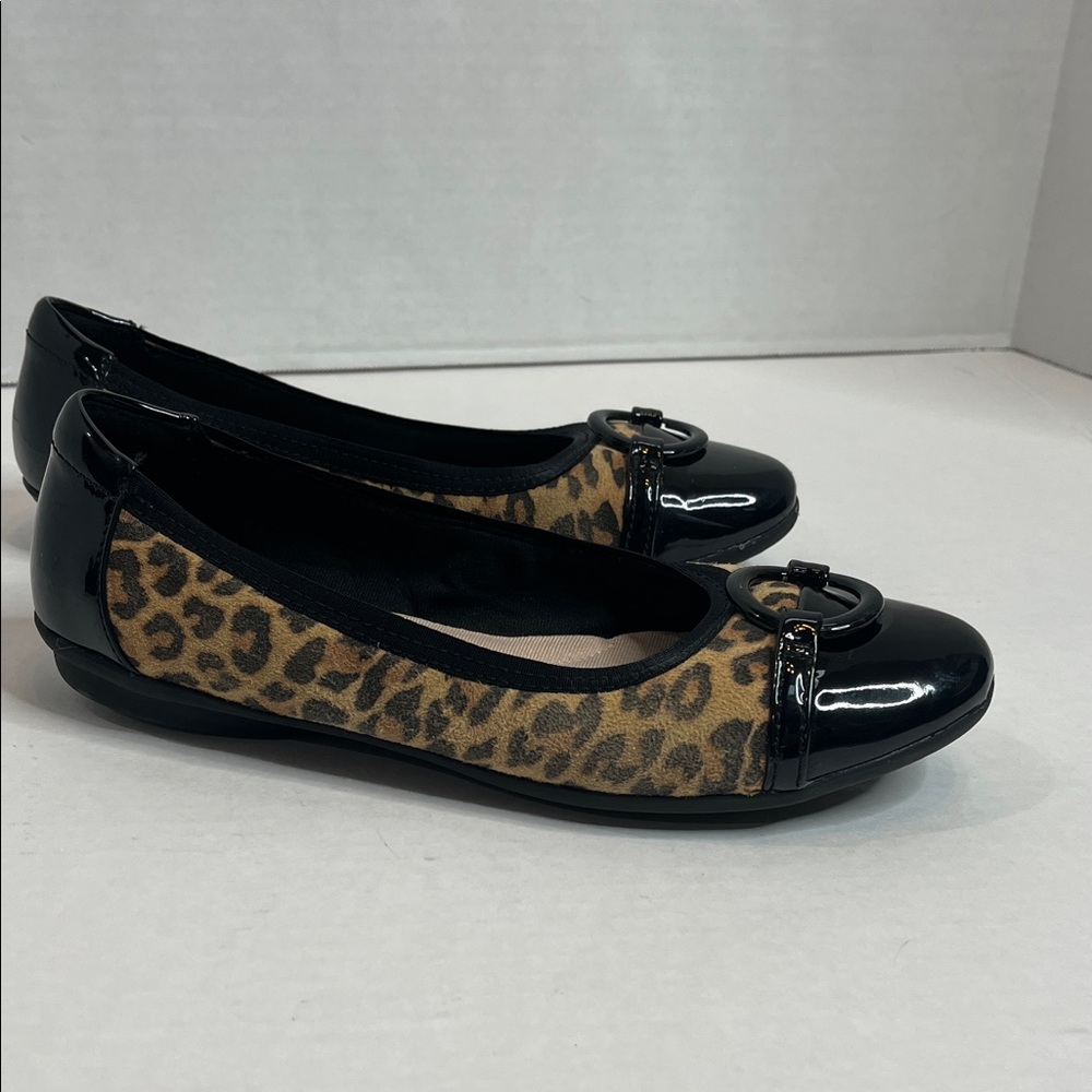 Leopard Print Women's Flats with Black Accents - Picture 3 of 4